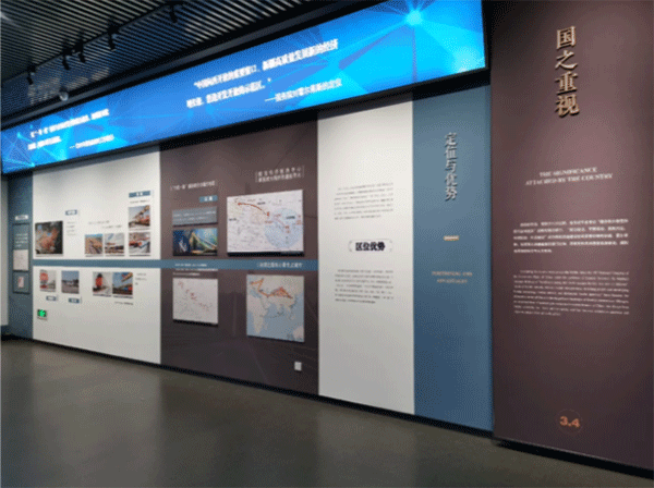 宣絨布加極窄型材展板，亞克力立體字